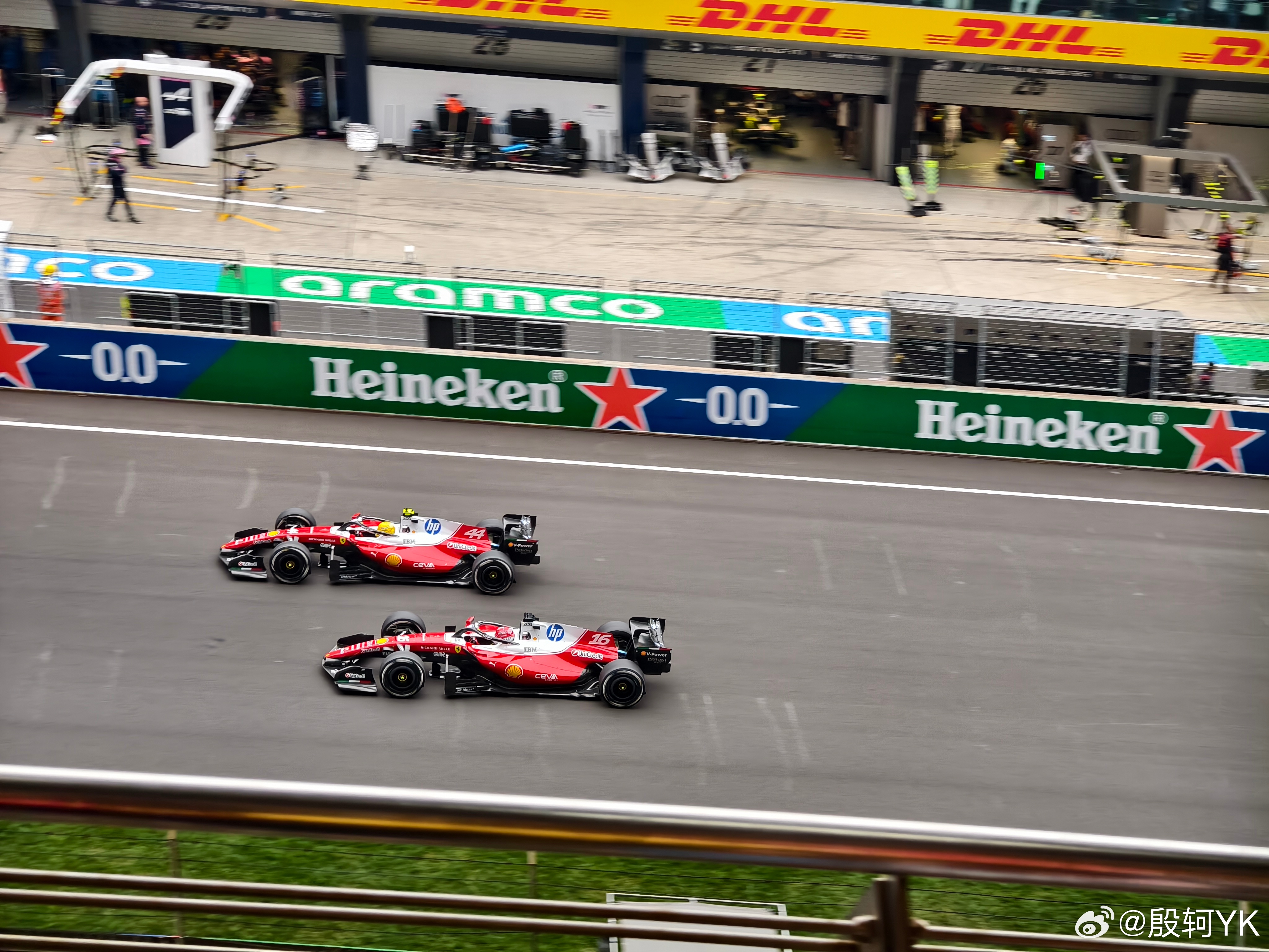 缠斗很精彩，我说这两台车之间 上海·上海国际赛车场