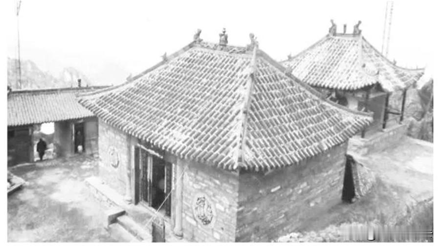 过来跑一趟老君山，结论：就这？
以下仅个人观点，不喜我也没办法[吐舌]
	
1️