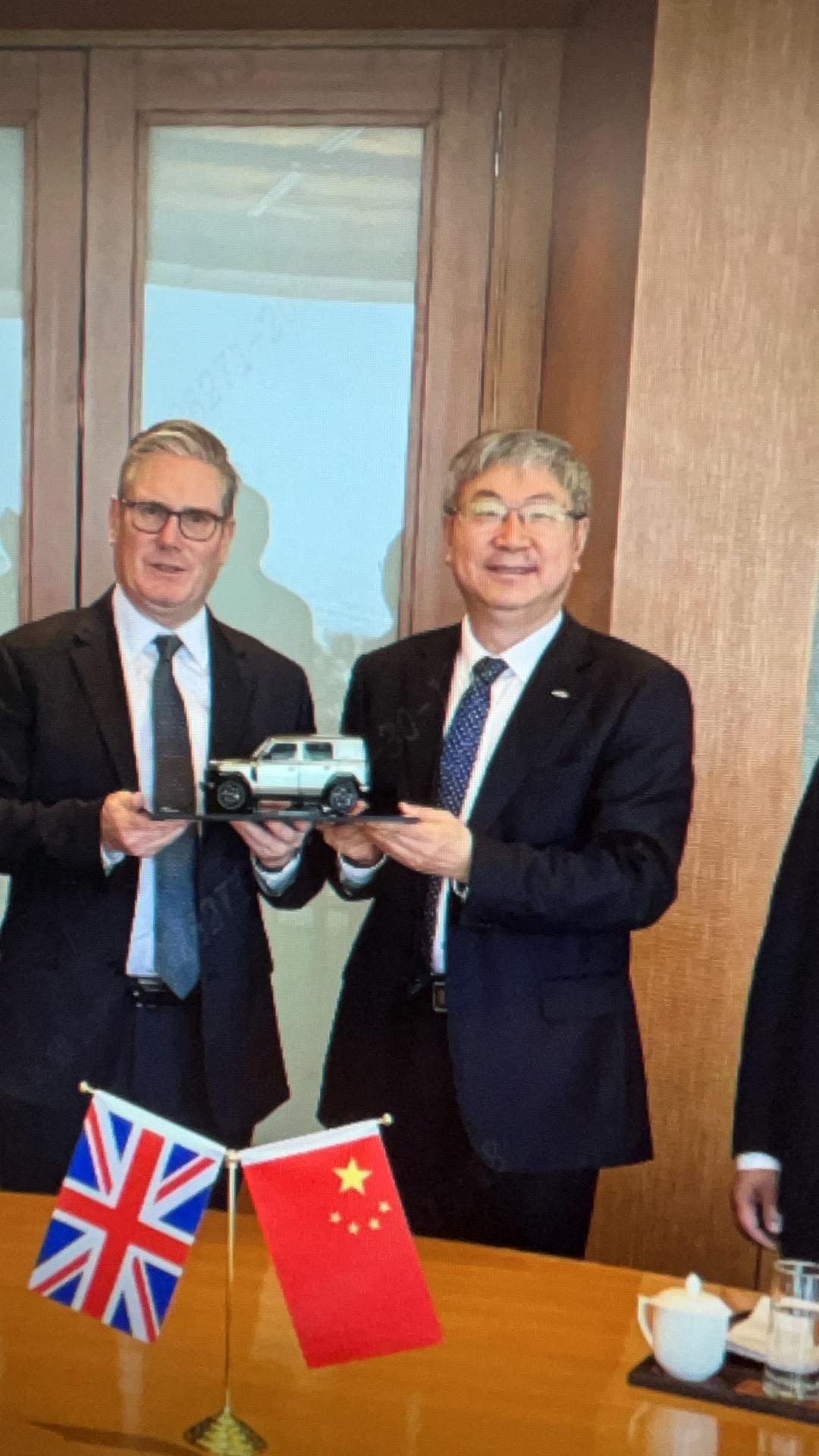 英国首相也喜欢的中国车，icar V23！