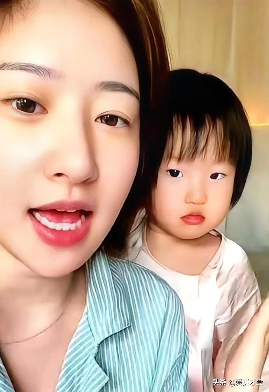 3月19号深夜，王思聪女儿闪闪成了热搜焦点。原来是母亲黄一鸣在直播里被问到孩子进