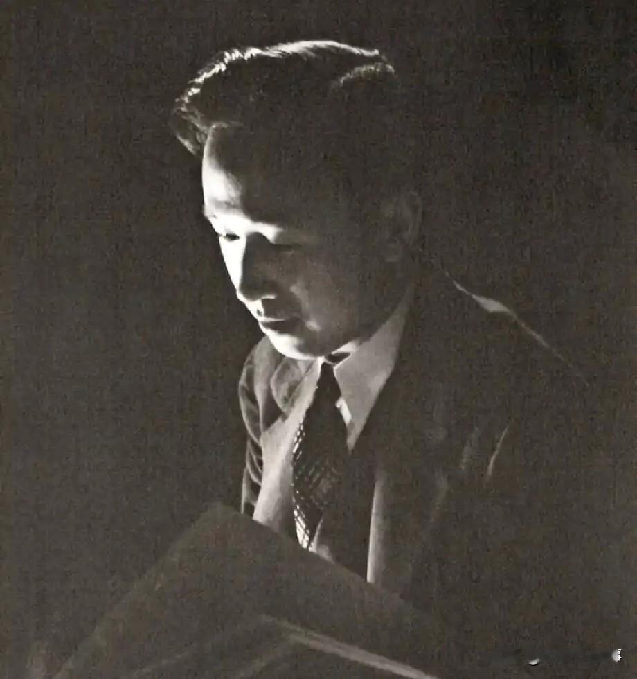 钱学森有多厉害?当年电子陀螺仪的研究团队苦思冥想一年多，始终没捋出头绪，找钱老求