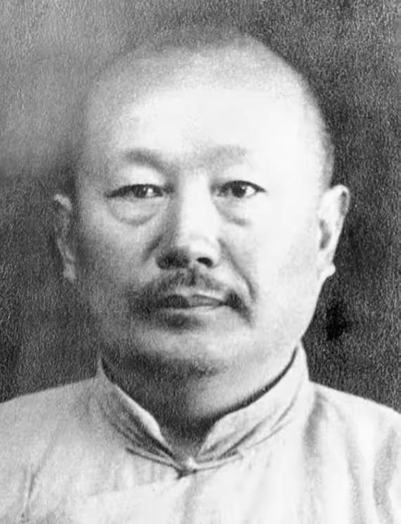 1928年，蒋介石急令范石生逮捕朱德，范石生却当着朱德、陈毅的面，把告密者丁煦击