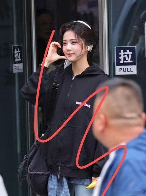 白鹿丞磊hi6上班路透白鹿丞磊hi6录制路透白鹿丞磊hi6录制上班路透荧幕搭档线