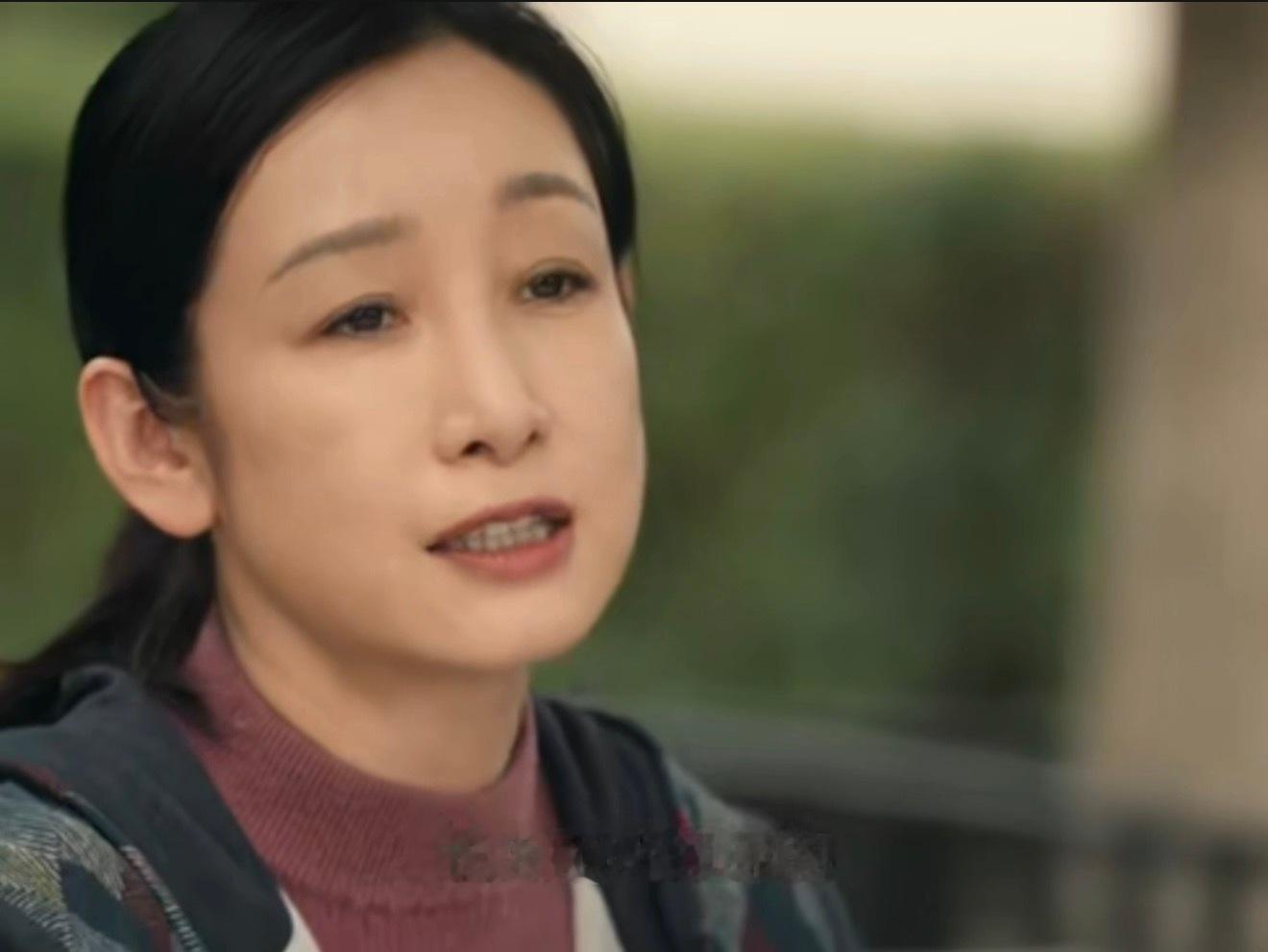 花彩香忆秦娥不是母女胜似母女 看到花彩香忆秦娥同框真的太美好了！她们不是母女，却