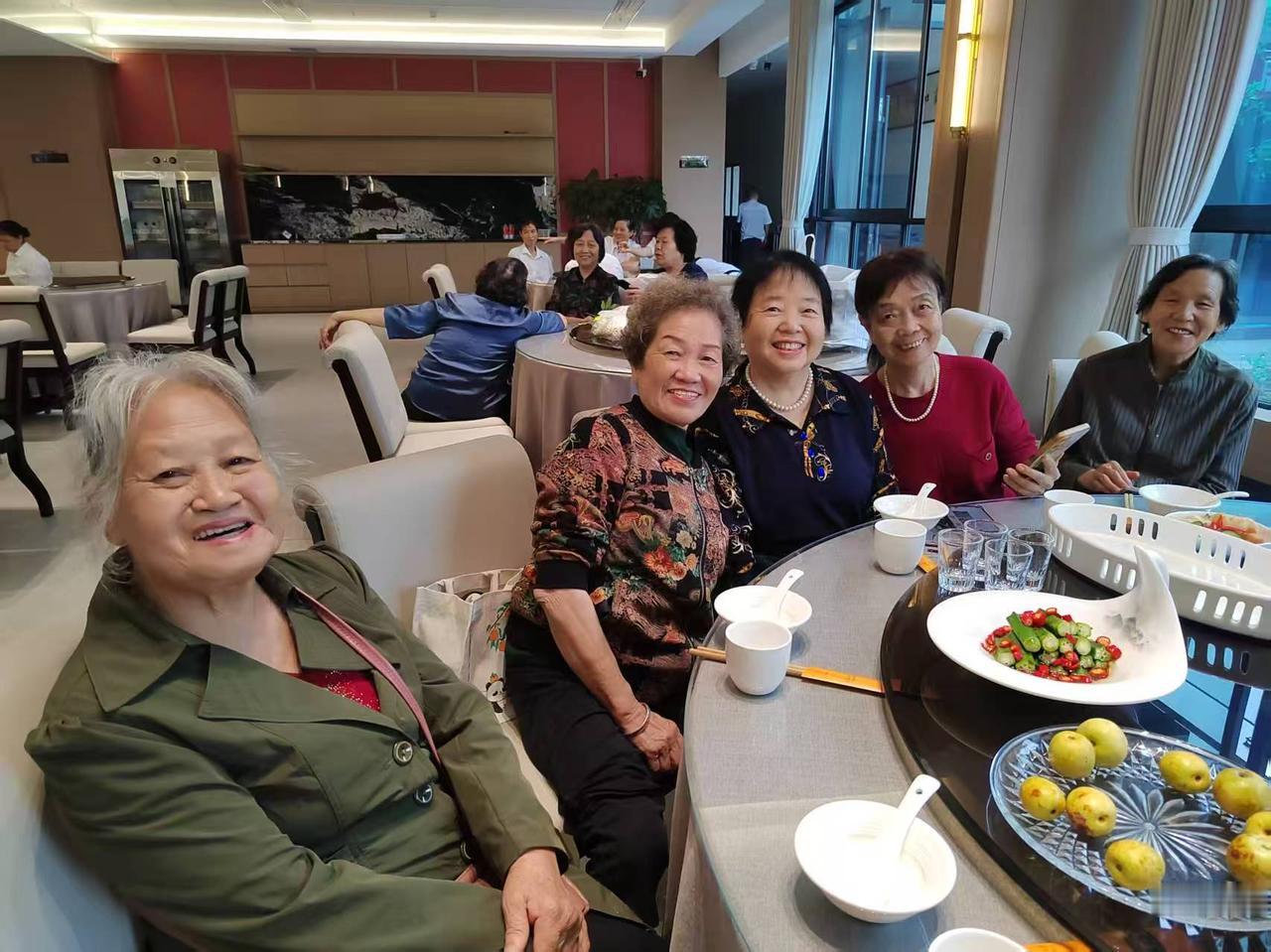 合江知青徐天英有4个儿女    4个孙女和外孙女     3个曾孙子和曾孙女了