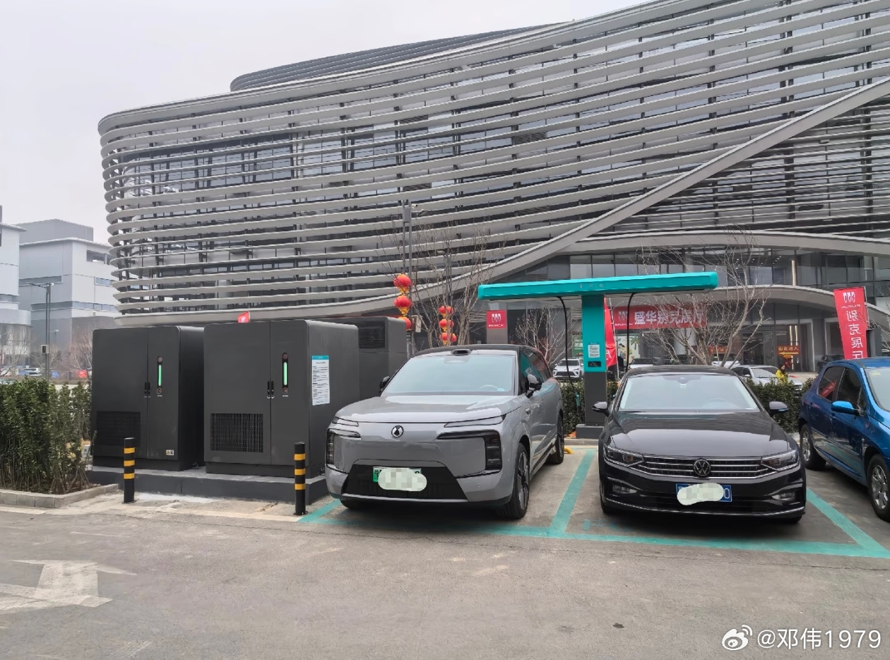 比亚迪闪充 地锁还是要上比亚迪