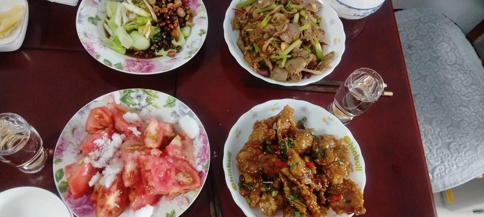 退休在家真是太好了！
以前工作时，39度高温还得上班，领导屋里开着空调，我们只用