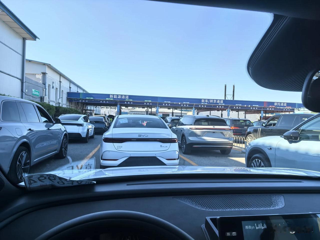 今儿来上牌，看看北京这边新能源通道上大家都买的什么电车，真实上牌数据你猜猜谁家车