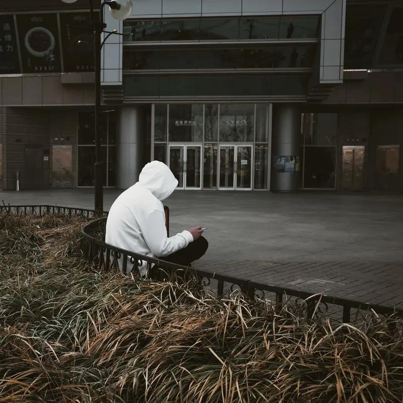 为什么独来独往的人,值得深交? 独来独往的人值得深交，原因可太多了。现在社交成“