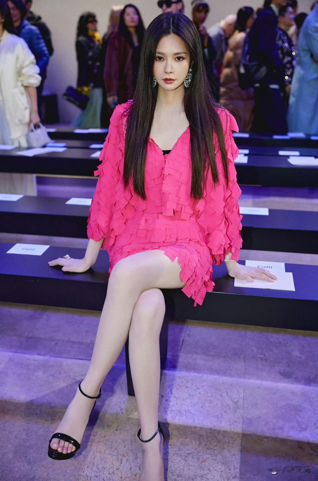 沈梦辰巴黎时装周，这大长腿[赞]
羡慕杜海涛