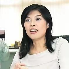 郑丽文大概做梦也想不到，自己接任国民党主席的这天，聚光灯真正的焦点竟不是她这个主