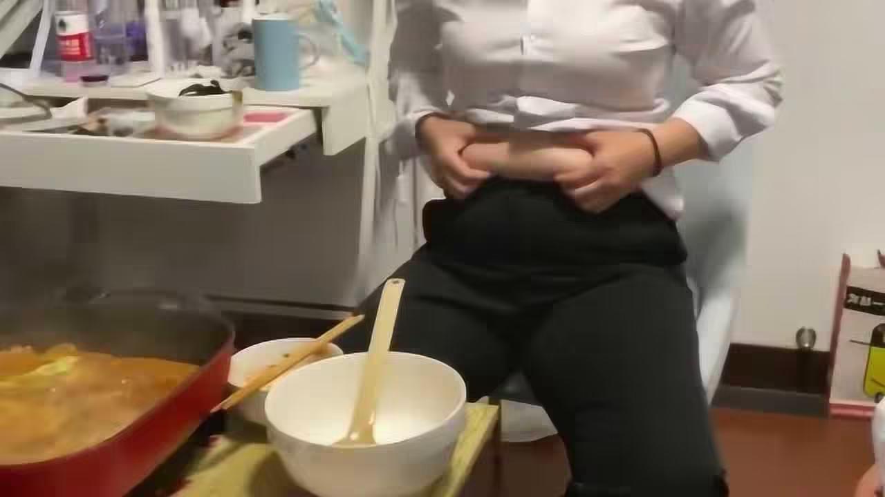 吃饱后应该坐着、躺着还是站着？医生提醒：饭后别做4件事,会伤身

“我总是觉得吃