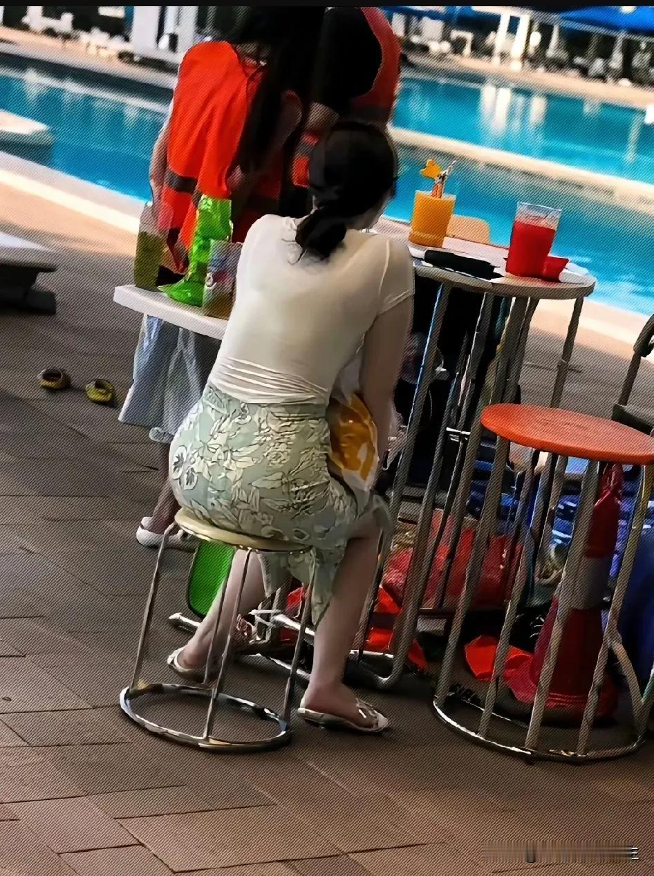 嫂子背影，挺带劲啊[笑哭]