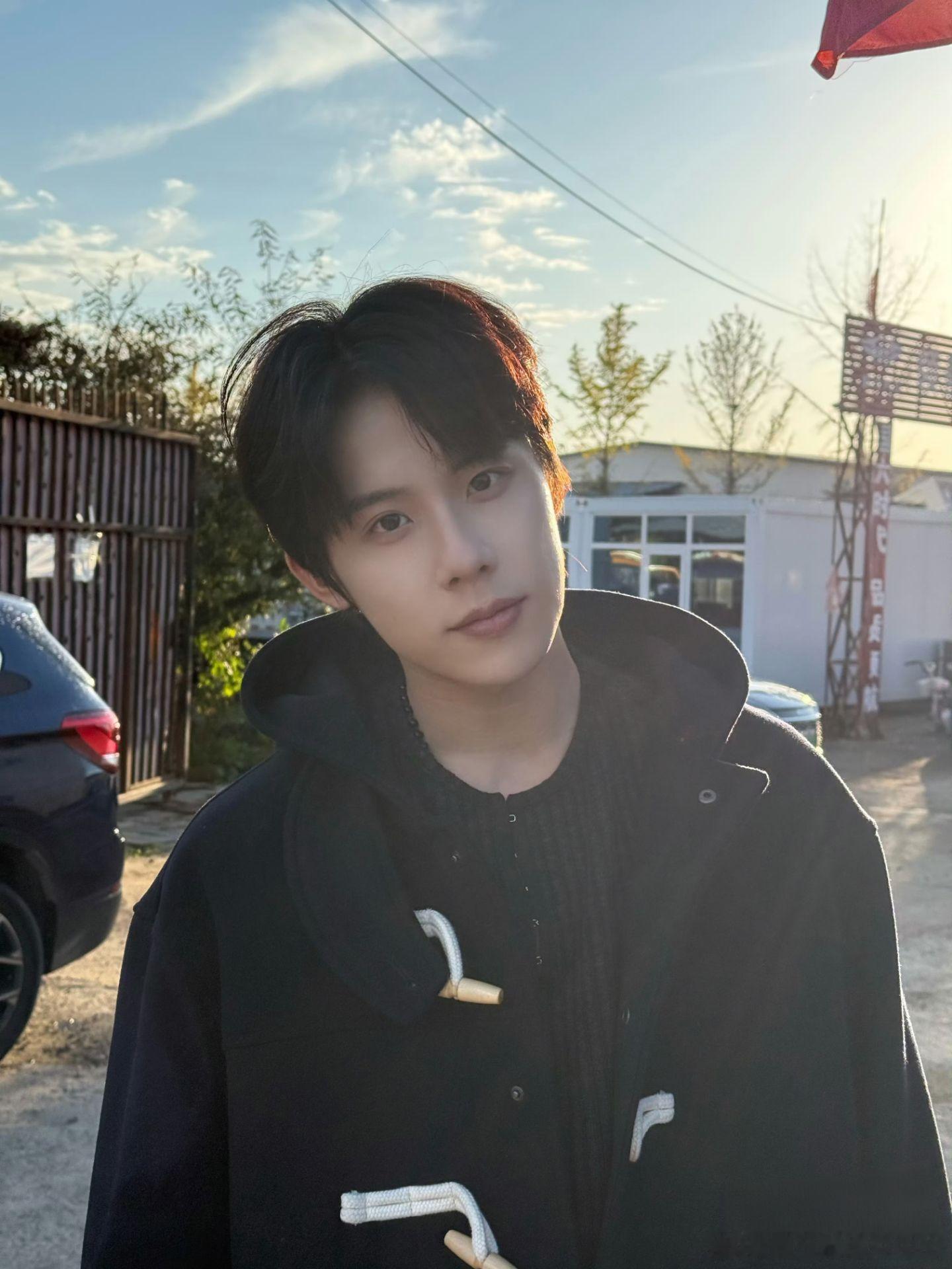 周奇上恋综没有人选周五晚高疯 周奇这段真的越看越上头！恋综落单后不尴尬不慌乱，反