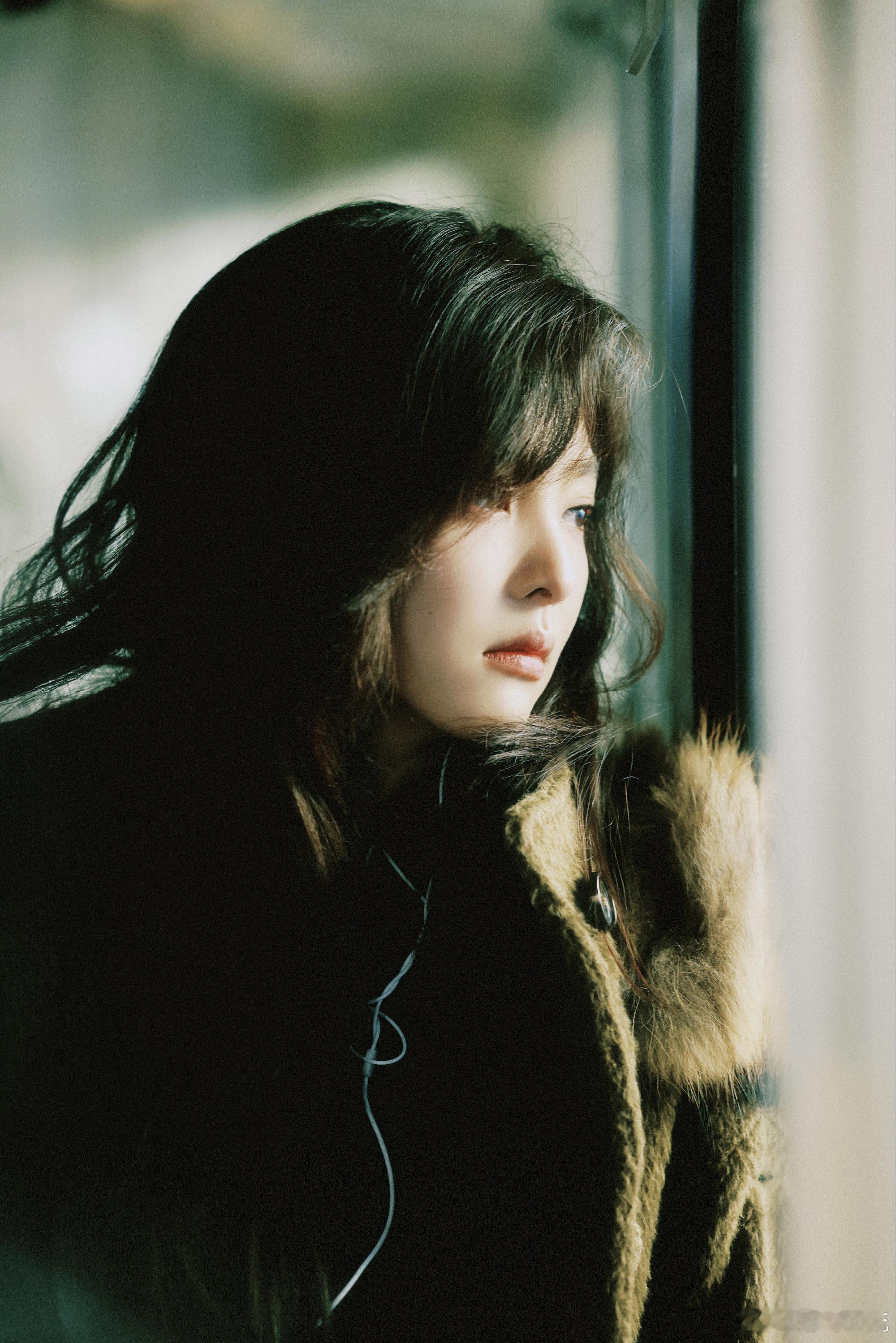 想把你和时间藏起来先导片先导片质感拉满！章若楠王安宇同框氛围感十足，雪地与都市场