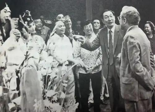 1990 年 1 月，朱镕基到上海金山县农村蹲点调研。他听到一个情况：农民年终分