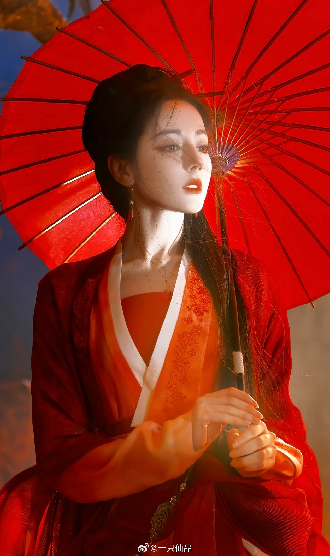 那还用说吗？还需要解释吗？大家都知道，迪丽热巴 古偶是绝对的权威绝对的统治区啊，