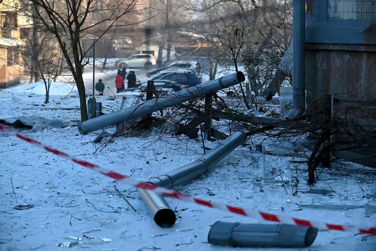 刚刚过去的大规模空袭，乌克兰让俄罗斯付出了3.25亿美元的成本。

乌克兰喊着让