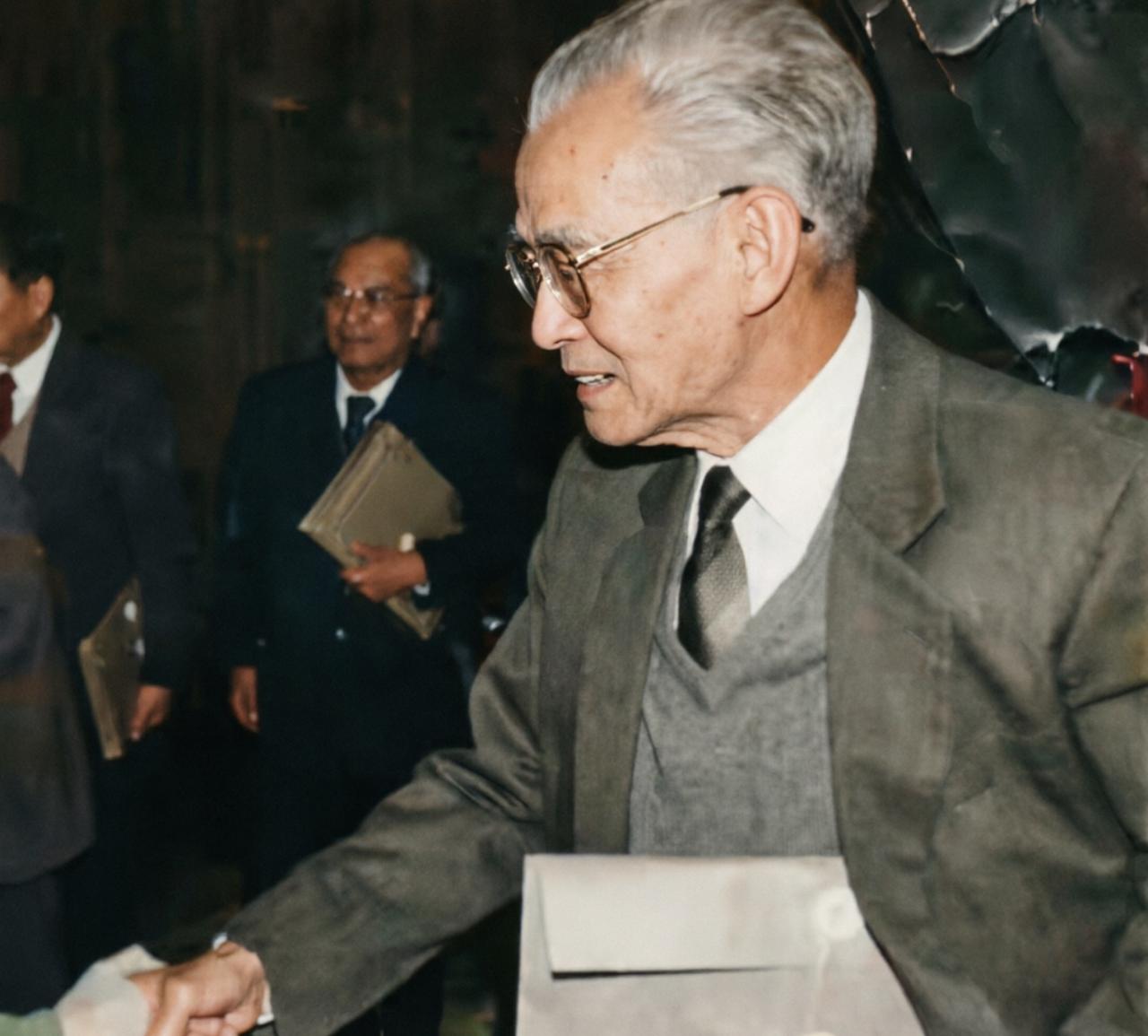 程思远：李宗仁回国的功臣，毛主席给他一笔巨款，并且为他取别字：近之，他十分动容，