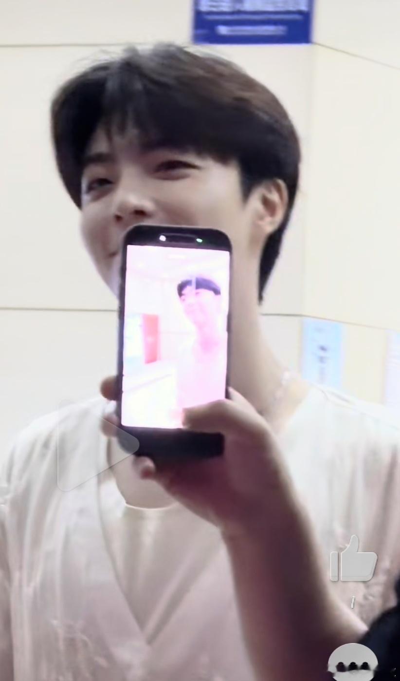 小胖你就这样录陈立农吧 