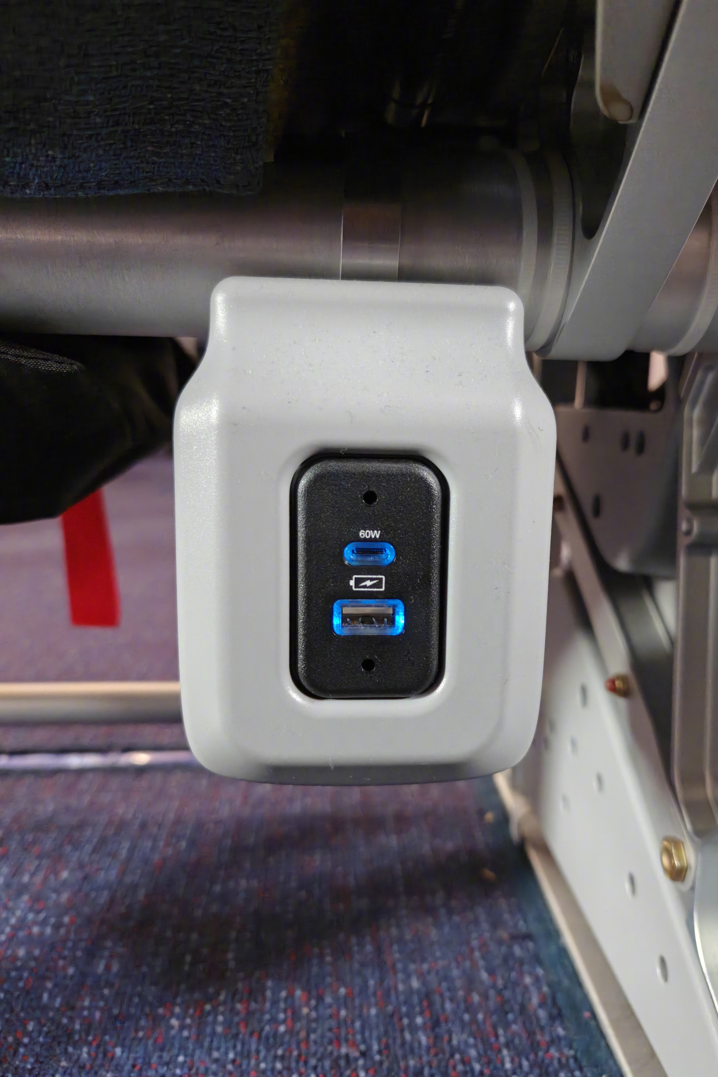 国航A321-200NX座椅下面有Type-C充电口，还支持60w的快充，好有安