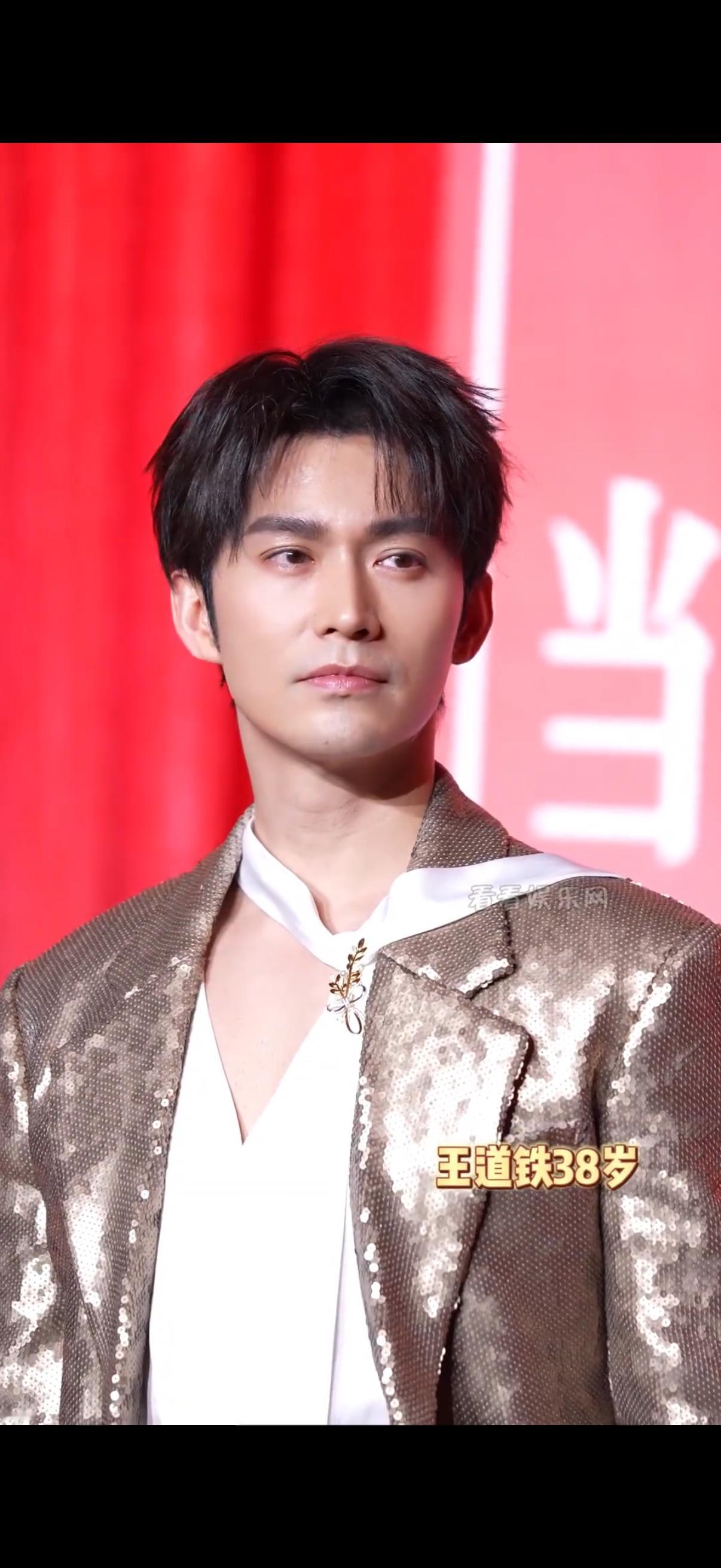 们短男真的图年龄不符！ 一个个才20几岁搞得大多都是叔叔  