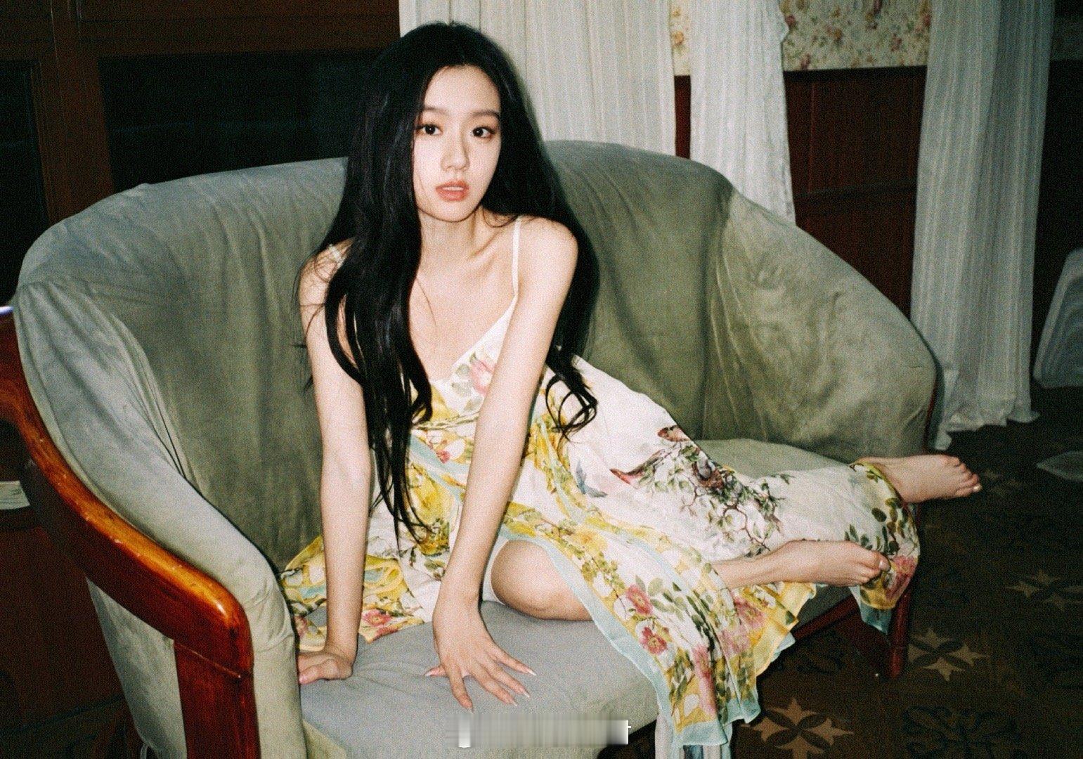 包上恩裸足大秀