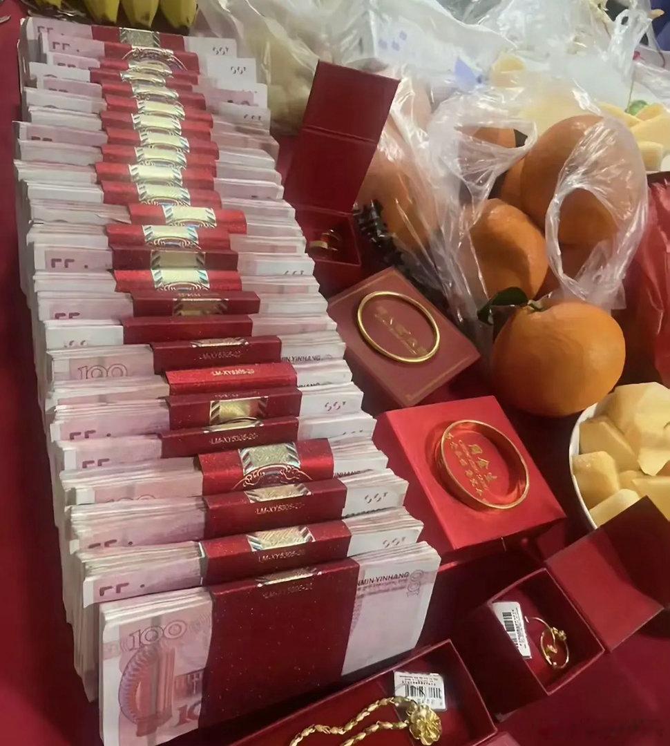 邻村一男子因拿不出36万彩礼，分手后另娶她人，不料，前女友得知消息整天把自己关在