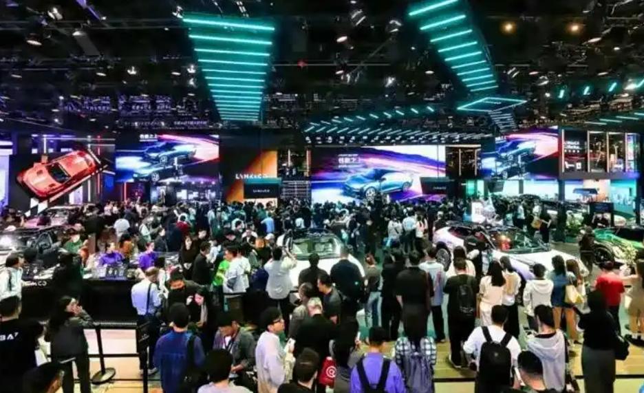 一天上3款新车，95%却沦为炮灰？中国车市正在经历“虚假繁荣”！
2026年上半