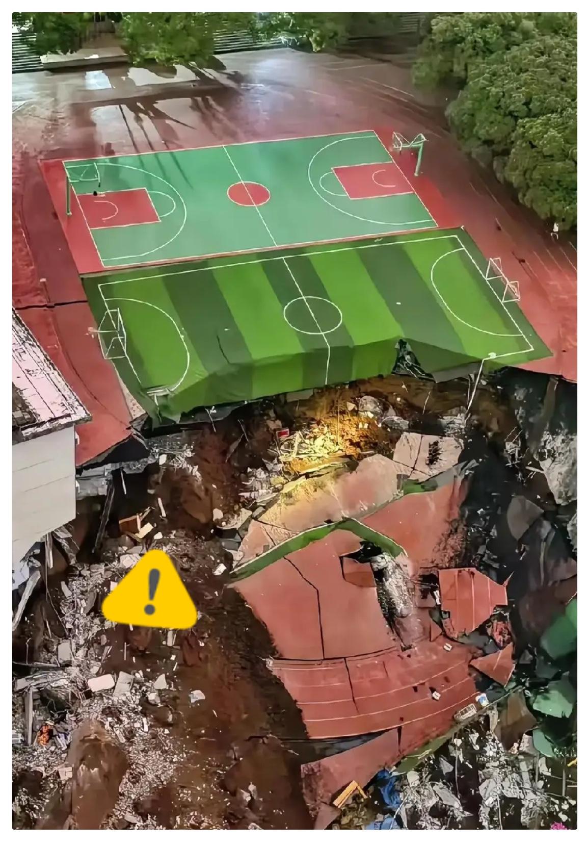 邵阳资江小学的孩子们真是幸运，要是上学时间，那多少家庭破灭，感谢上苍。这么深的基