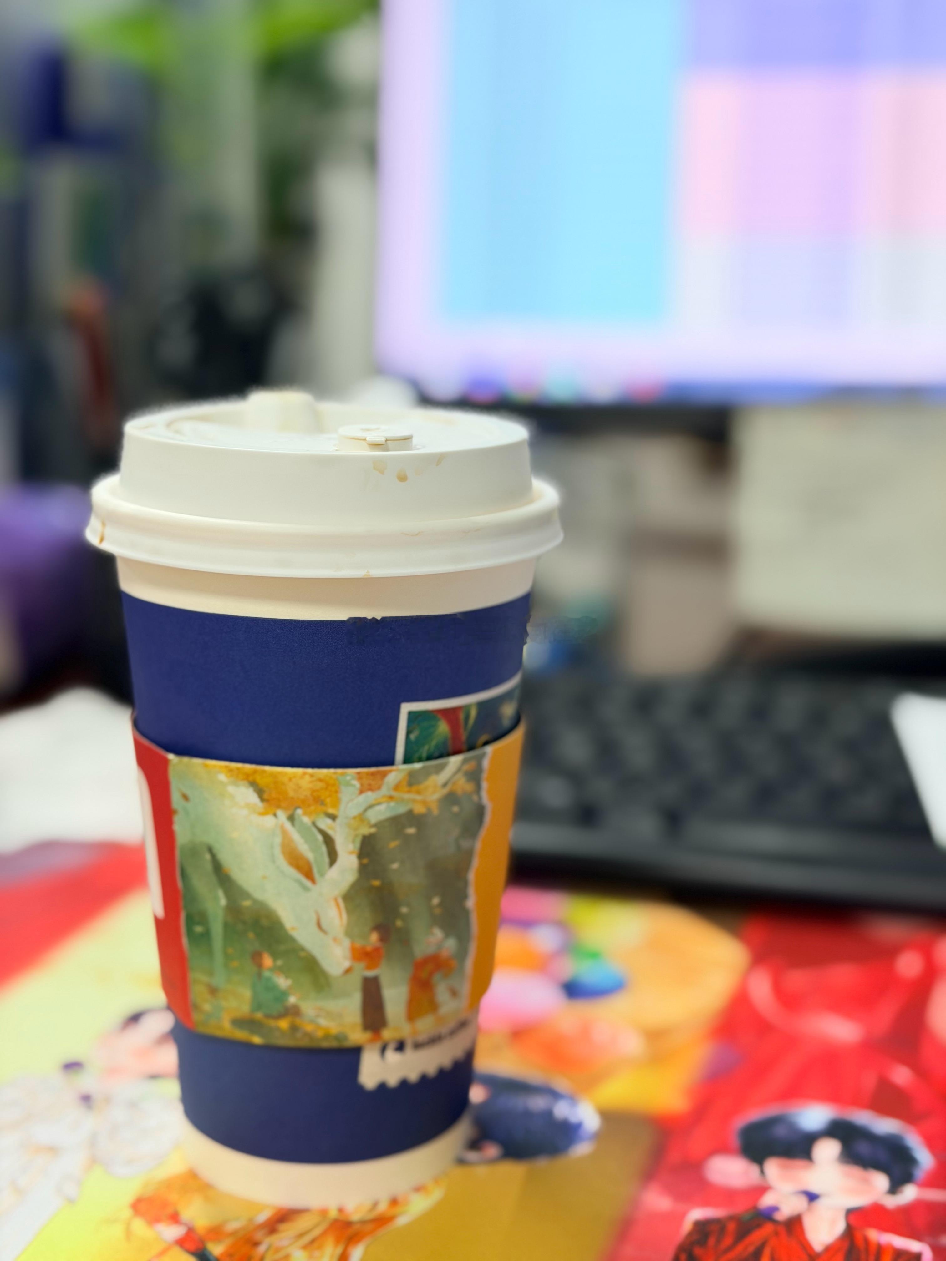 还没来得及下单，朋友就给我送来了秋天的第一杯奶茶。给他点赞👍 