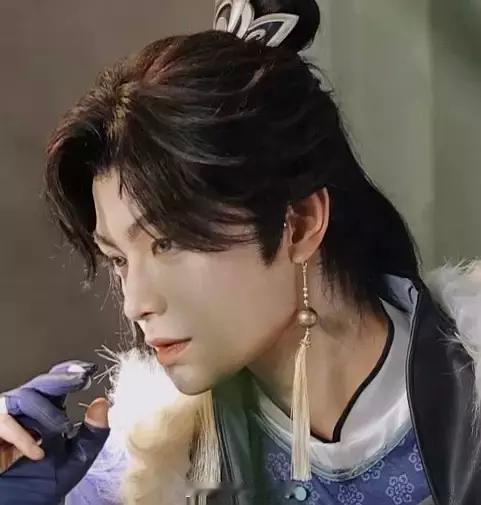 “天生cos圣体” ​​​