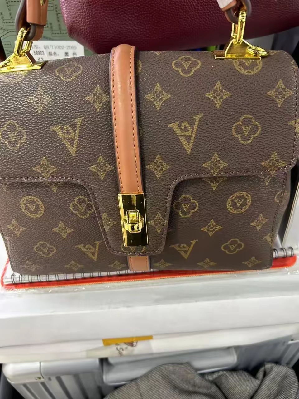LV诉宁波一家夫妻日用百货店索赔25万，一审判赔4万元，结果LV代理律师嫌少，上