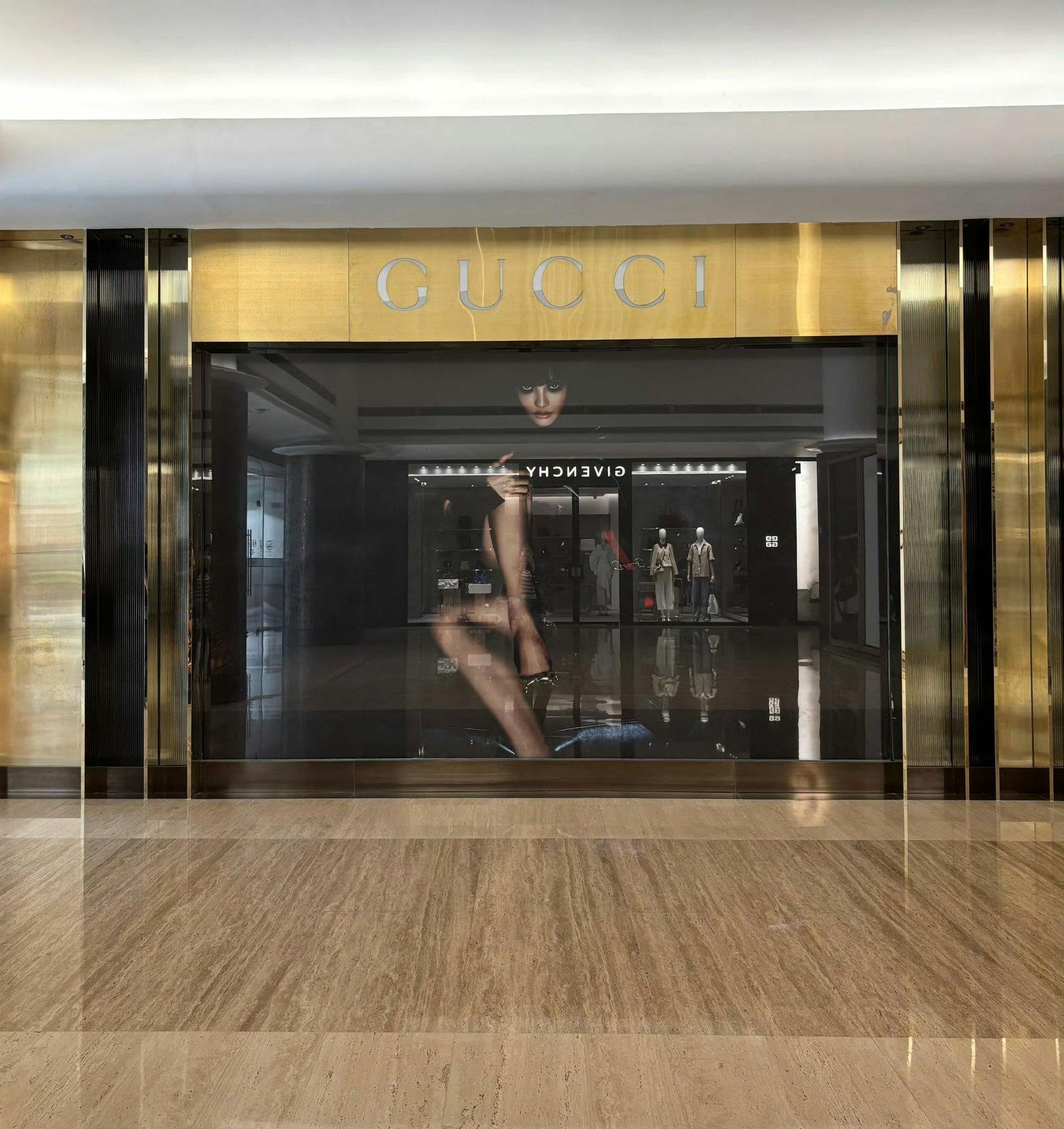 宁艺卓的GucciPaparazzo地广在印尼 雅加达 雅加达中心 印尼广场，两