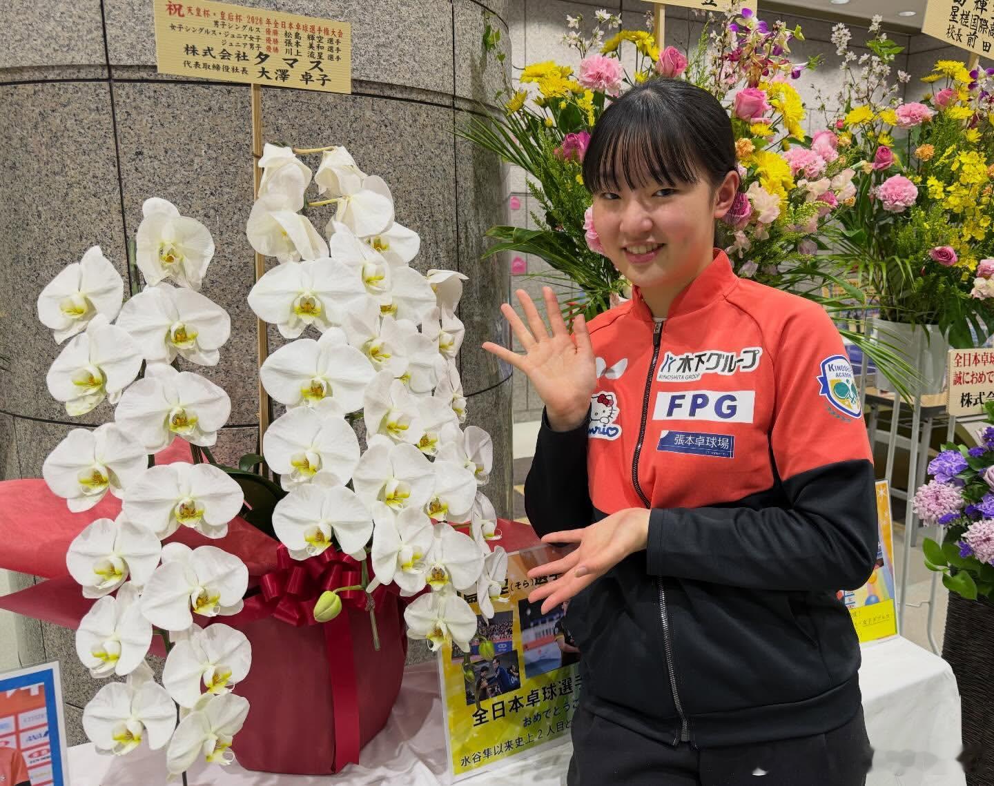 张本美和：收到了来自蝴蝶公司的漂亮花束！从小时候开始就一直在器材、服装等方面给予