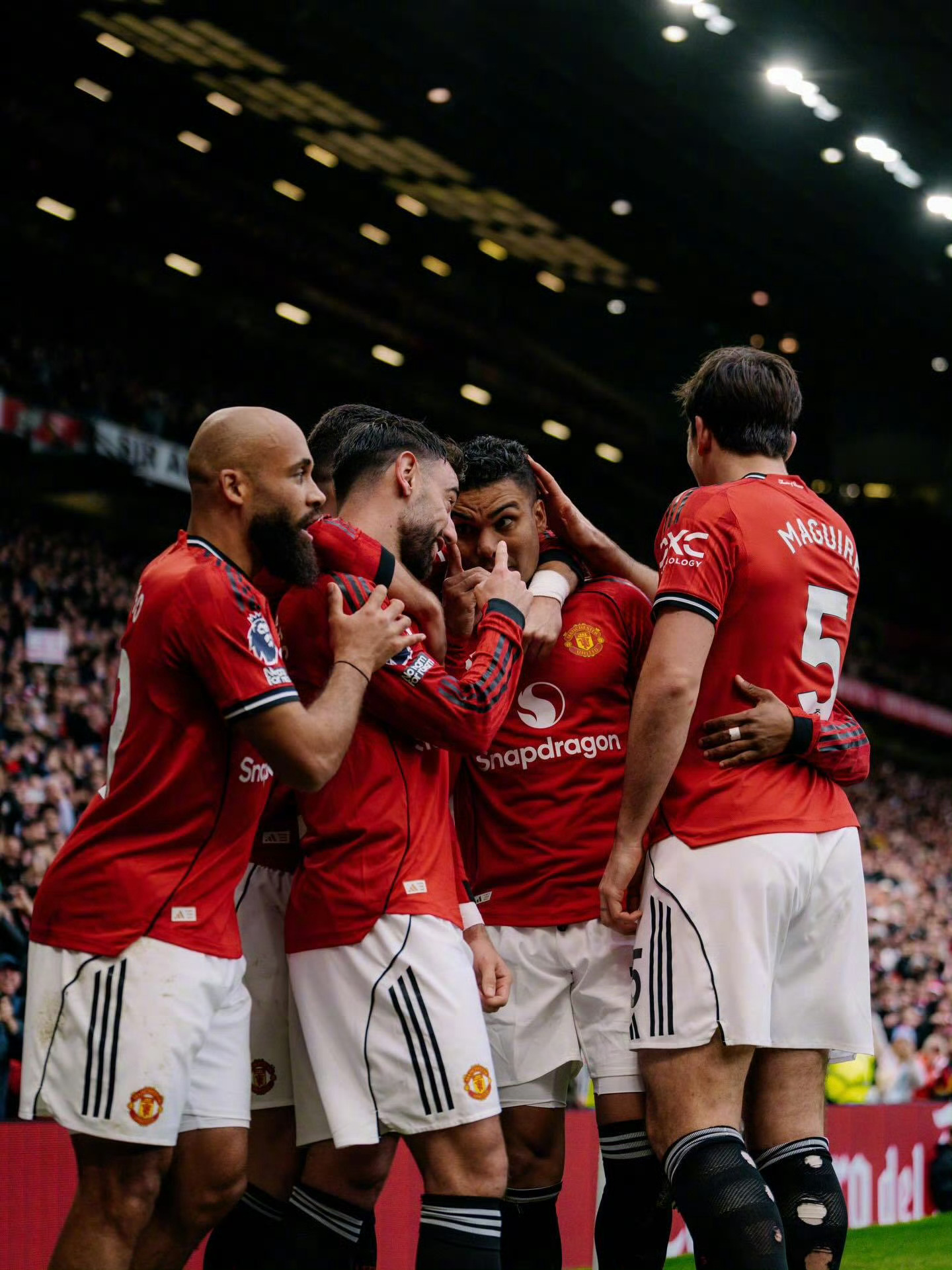 早上看湖人绝杀晚上看曼联完胜一天怎么可以爽成这样曼联3比1阿斯顿维拉东契奇绝杀掘