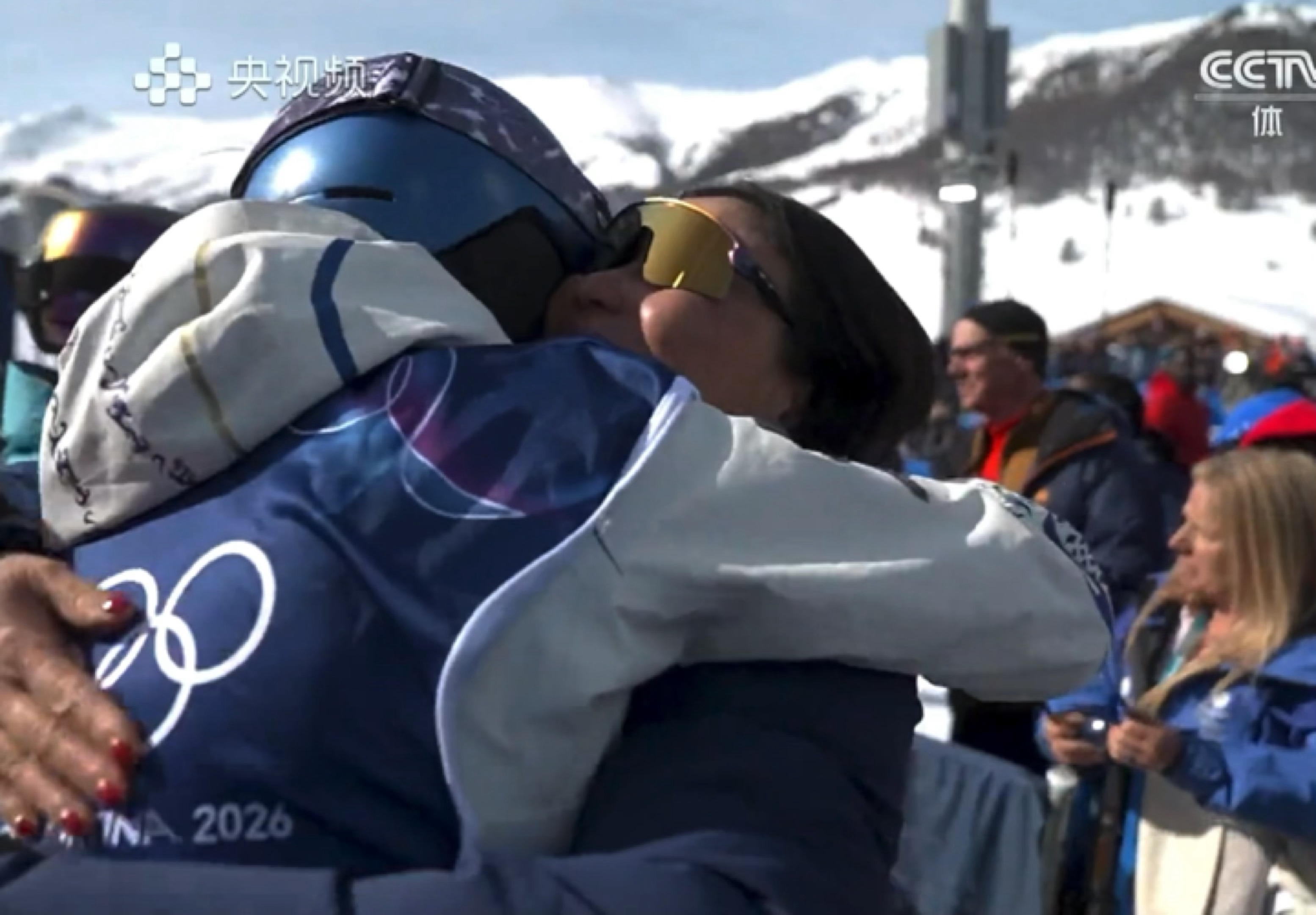 “中国女人不是天生要强 我们是天生就很强。”中国女人 牛！！！！ 谷爱凌金牌
