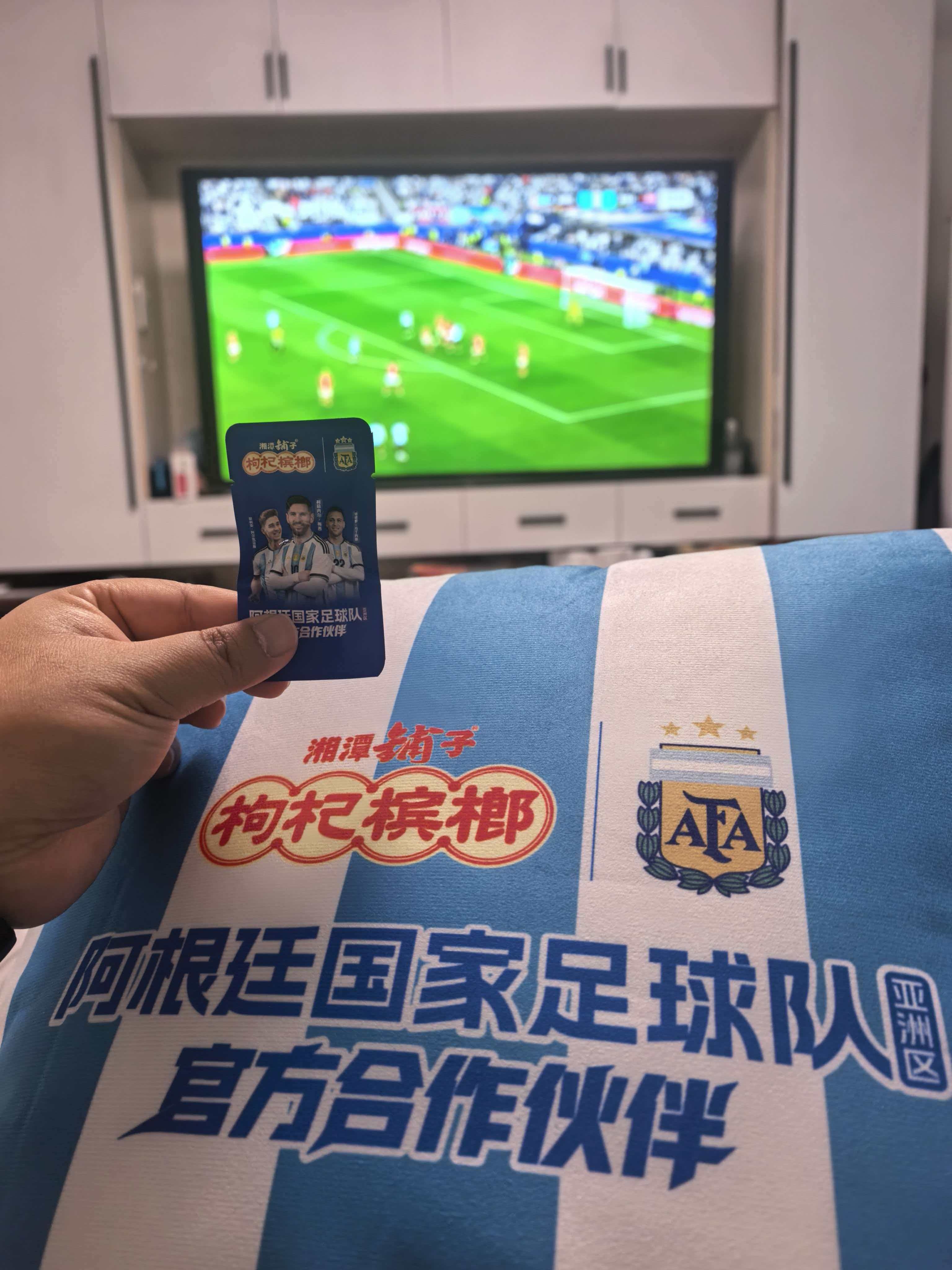 第一场赢了：不错不错。这场赢了：漂亮漂亮！嘴笨，就会说这两个词了。虽然我词穷，但