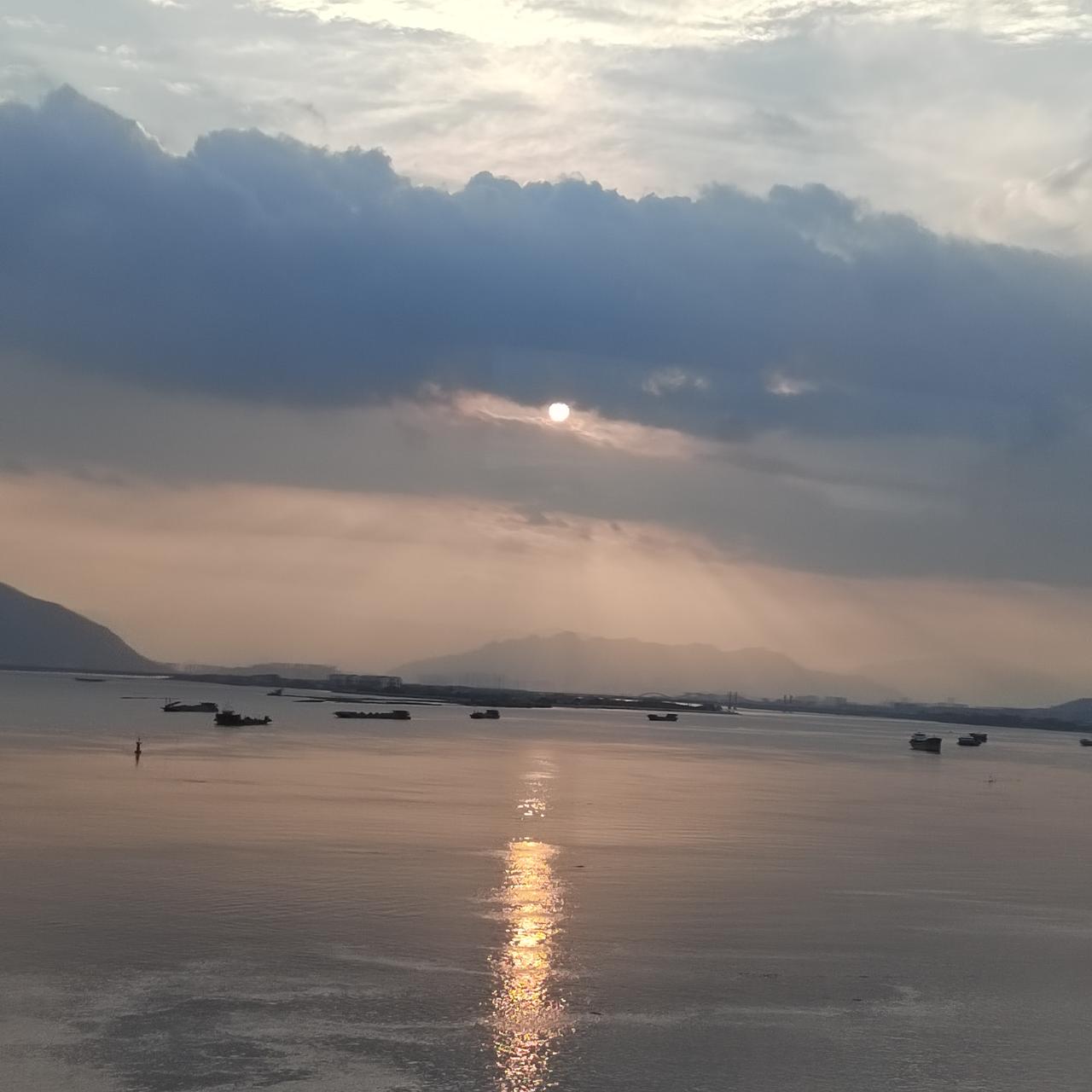 看头条，了解台湾：
郑丽文登《时代》周刊:在“九二共识”上给下一代留和平空间。