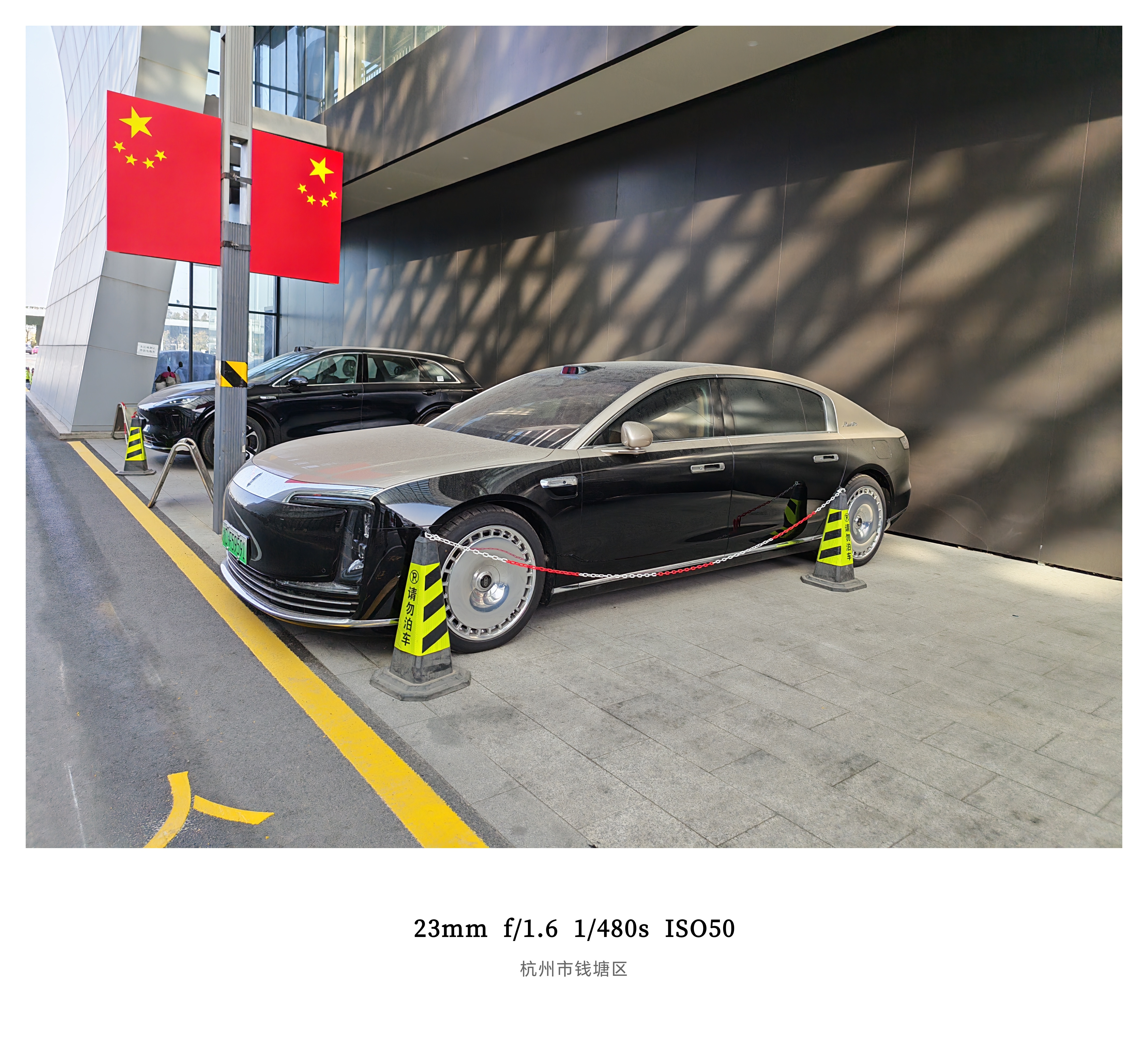 哪位大哥的尊界S800都落灰了要么我替大哥溜溜车保养一下这么好的天气停这太浪费了