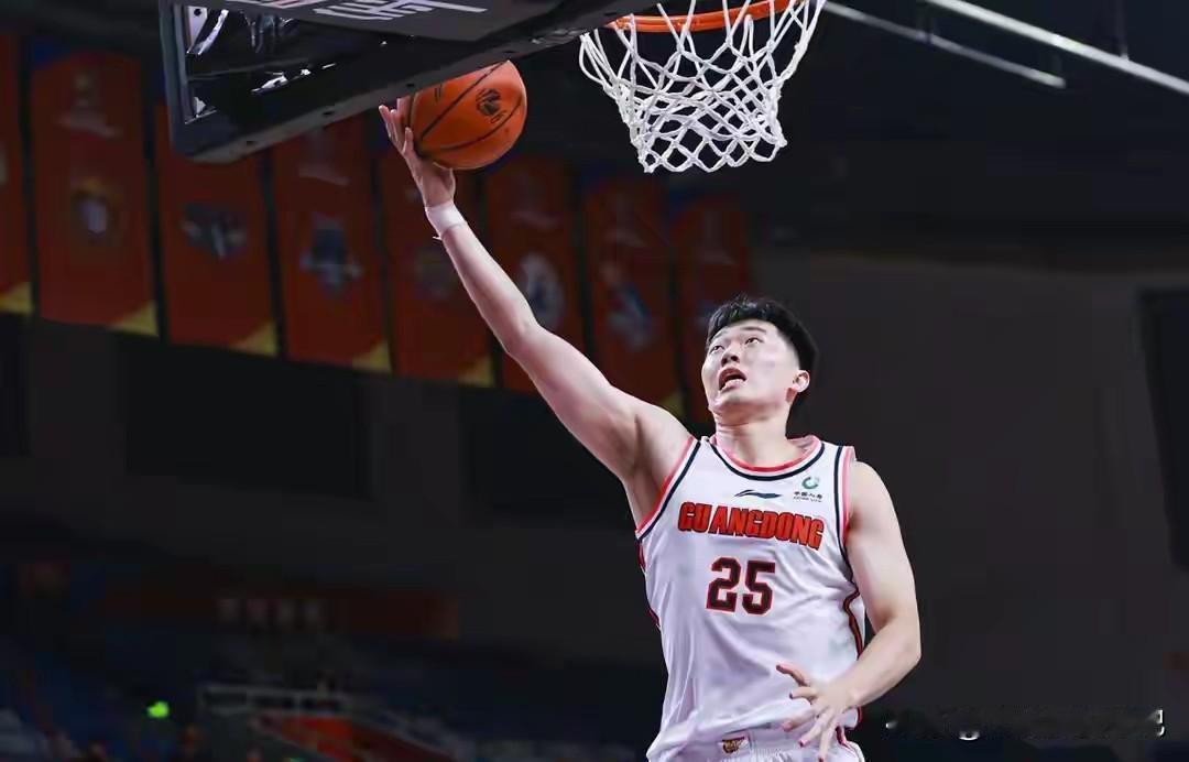 八连胜，杜峰大胆启用新人成致胜法宝！
CBA本赛季打到现在，广东成了最大的赢家，