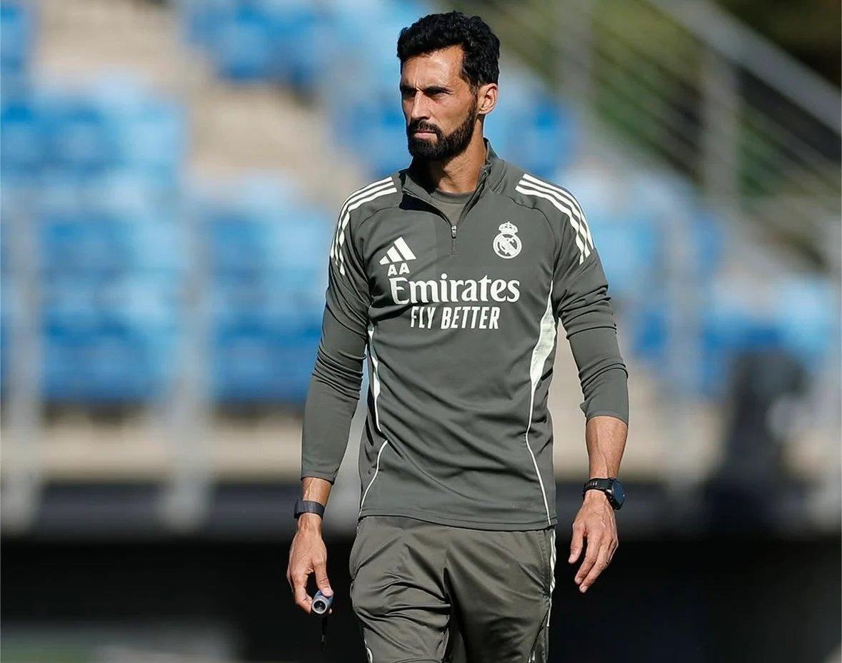 【马卡报】阿韦罗亚紧急约谈卡斯蒂亚全体队员，着手解决队内吃牌严重的问题。在卡斯蒂