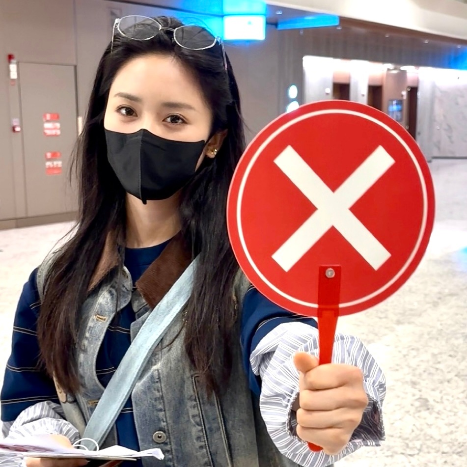 萌之萌之！萌然天成啊！！太适合做成表情包了~（经过饼饼同意做了两个表情包 感谢饼