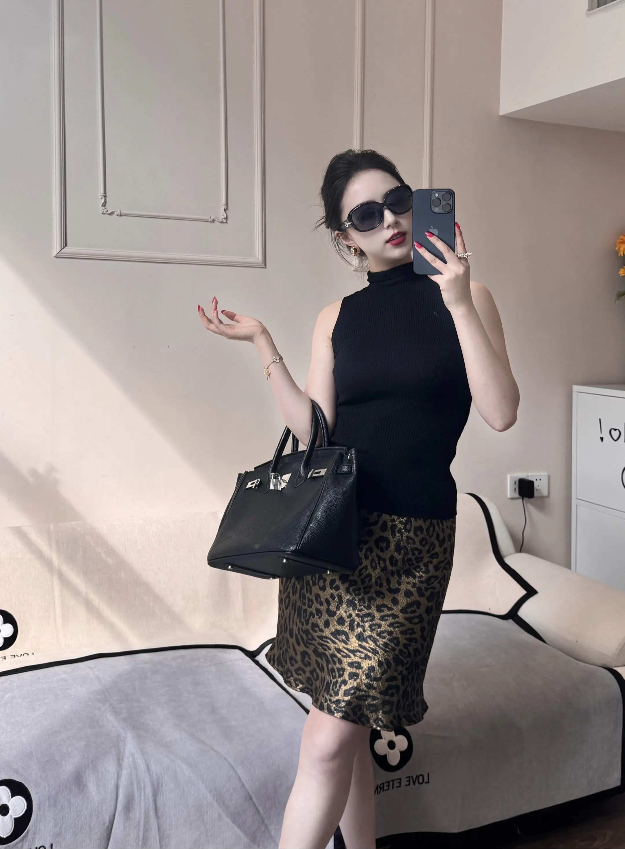 穿成这样的女人不会为爱情流眼泪。