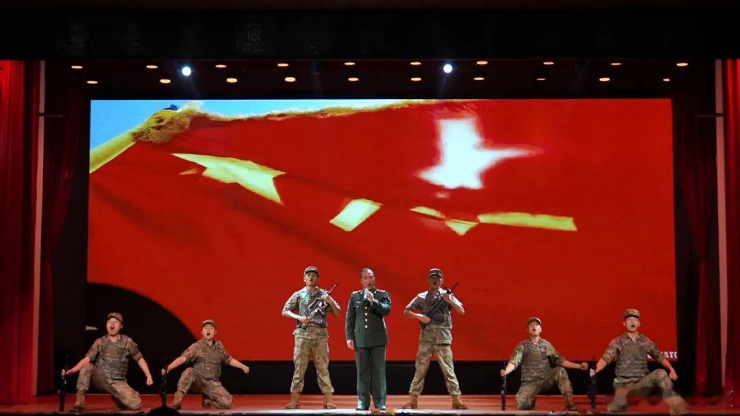 前线熄灯号[超话]军营晚点名人民前线 在军营里有这样一群人他们不是冲锋在前的尖刀