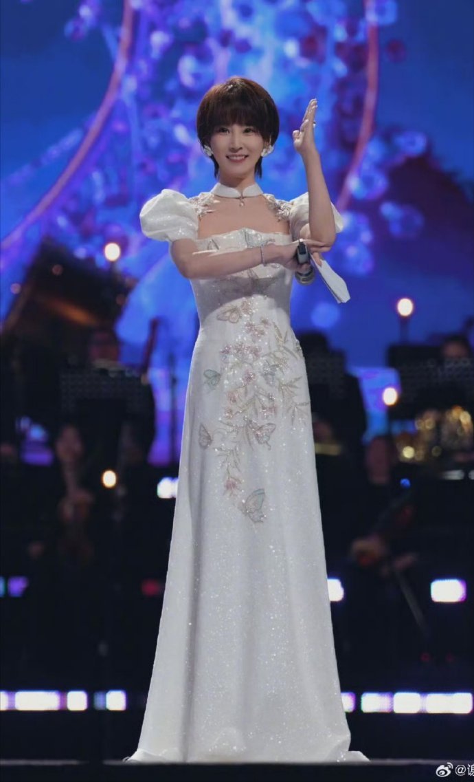 谢楠绝对接了抖包袱kpi谢楠也太有梗了吧，练舞跳快了直接给自己取名 “快楠”，说