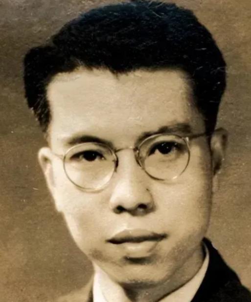 1948年，他不顾妻子反对，用刀划开女儿的后背。看着女儿奄奄一息，妻子瘫软在地。