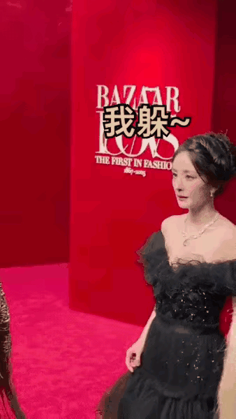 终于知道杨幂为什么敢躲时尚芭莎“镜头签名”高清怼脸拍了[狗头]

一是杨幂和影后