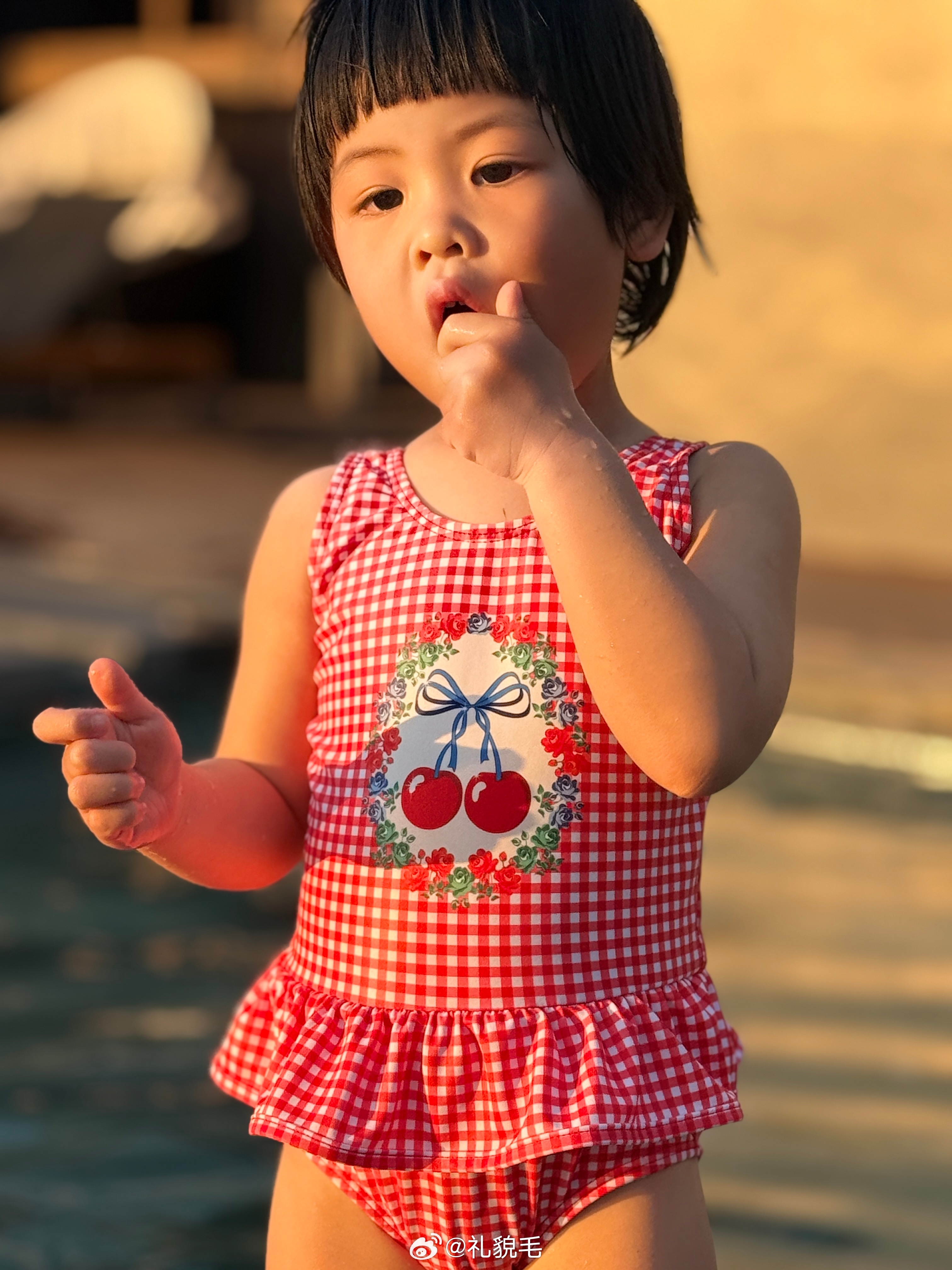 下午无意中按了一张本想继续拍的，弹出一个手机过热的提示基本上我也被照的头晕眼花，