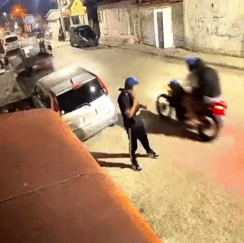 你说，为啥有些人总能提前看穿事儿，感觉就像开了天眼一样？
说白了就是脑子转得快，